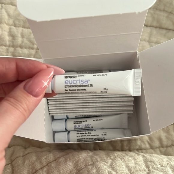 EUCRISA (CRISABOLORE) OINTMENT 2% (Contains 6 2.5 g tubes) - Picture 3 of 8